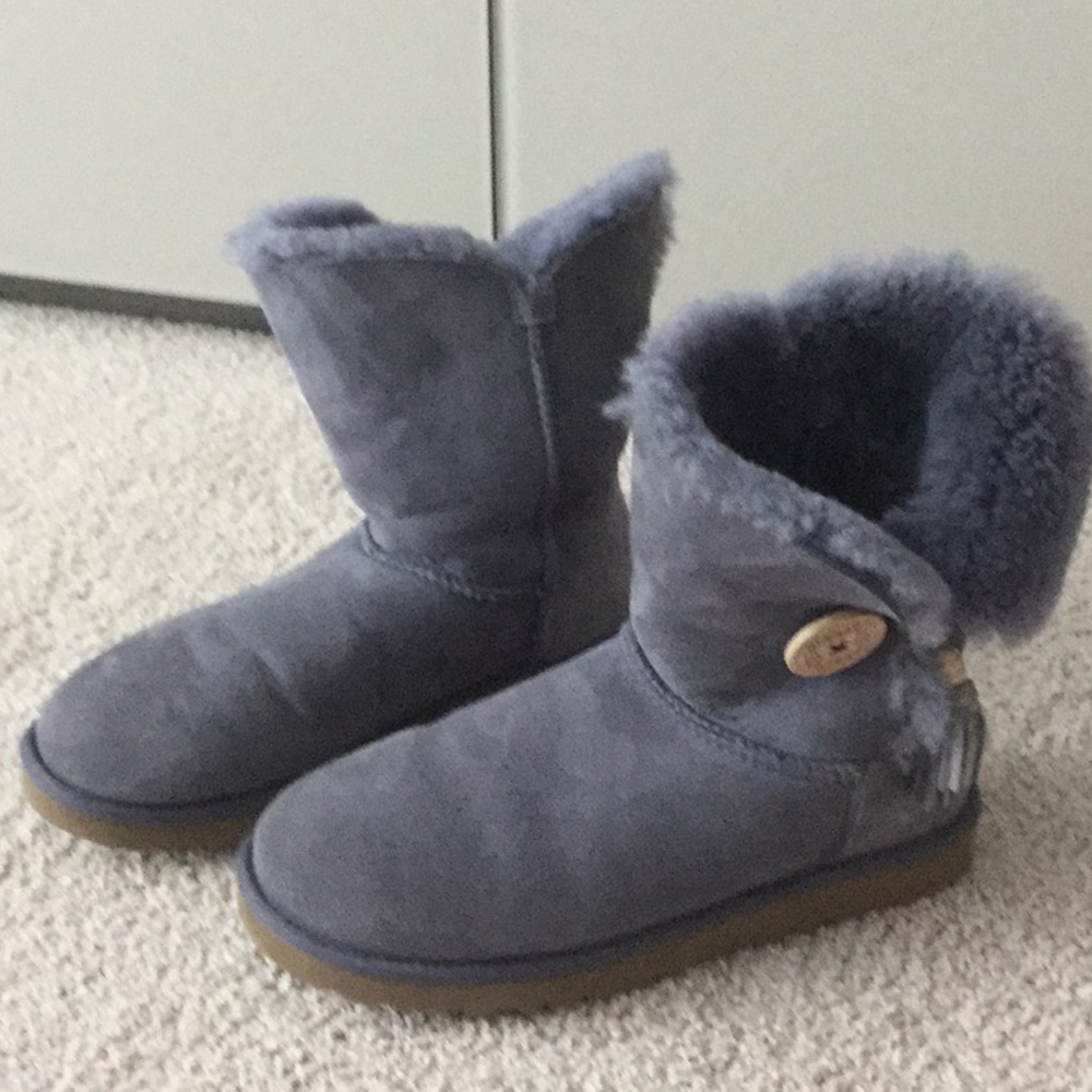UGGS button boots - Picture 2 of 6